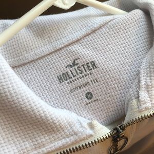 white hollister boyfriend tee